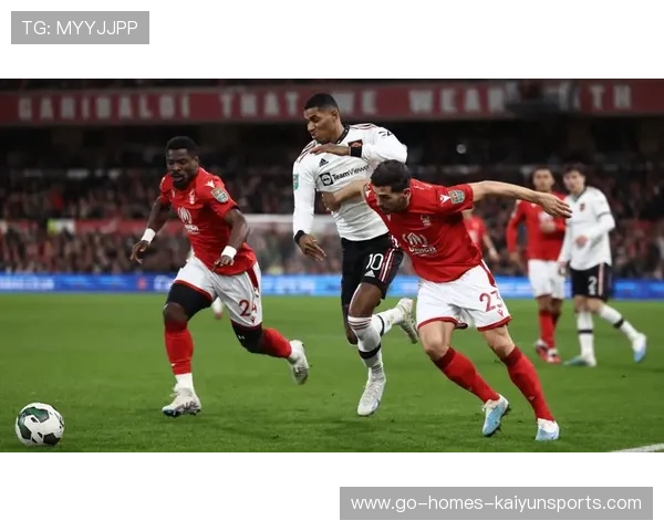 诺丁汉森林与利兹联的战术对决与球队表现深度分析 诺丁汉森林与利兹联的战术对决与球队表现深度分析