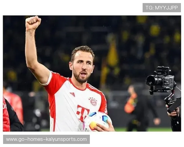 拜仁战术课凯恩脚下衔接精准，连线中场流畅度极高